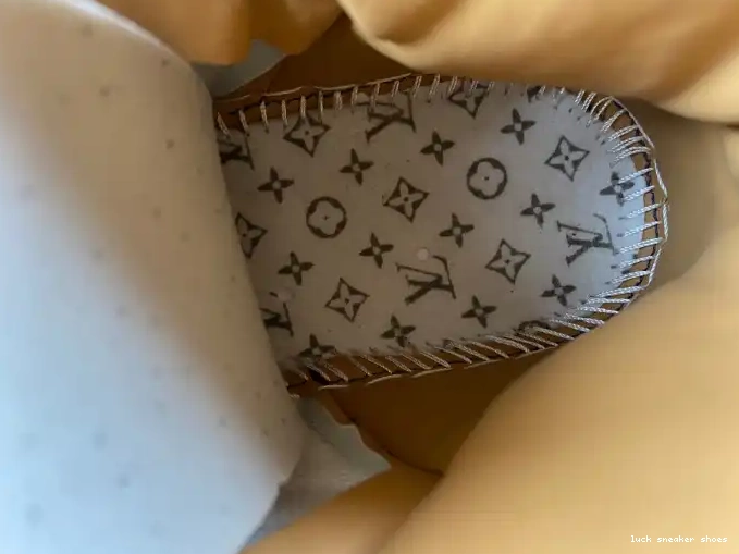 Reps LUCY x Air Jordan OFF-WHITE 1 LV 0611